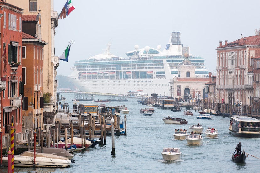 Cruise ship in Venice.jpg